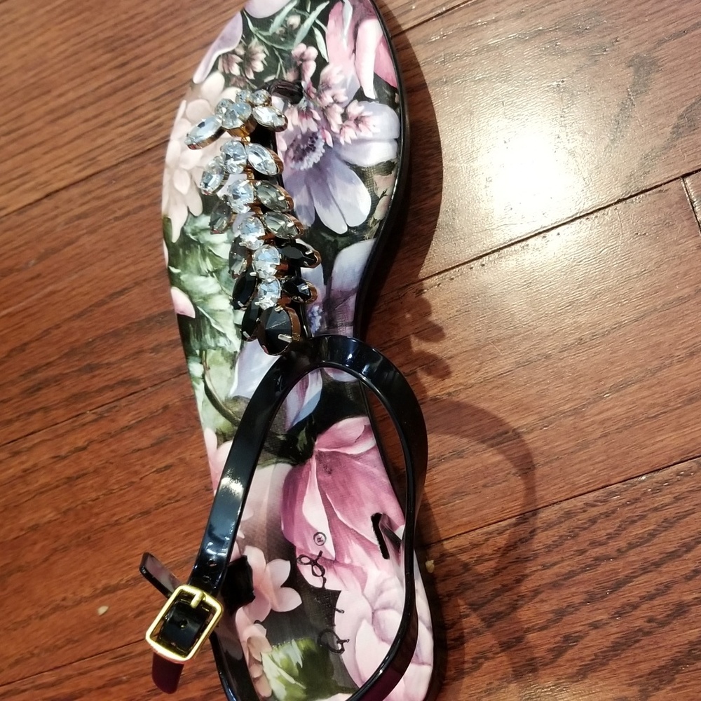 ROSE SANDALS